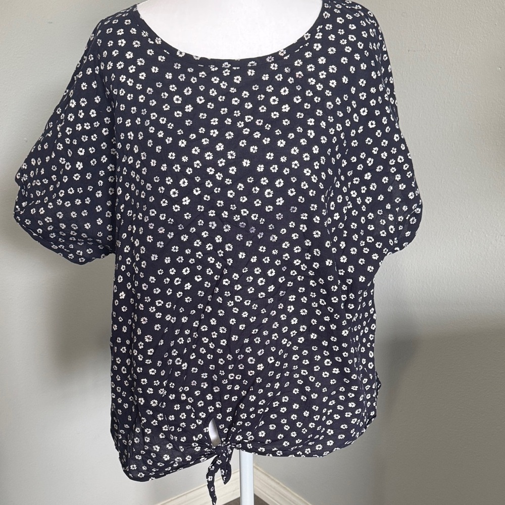 J. By J Crew Women's Navy Floral Top